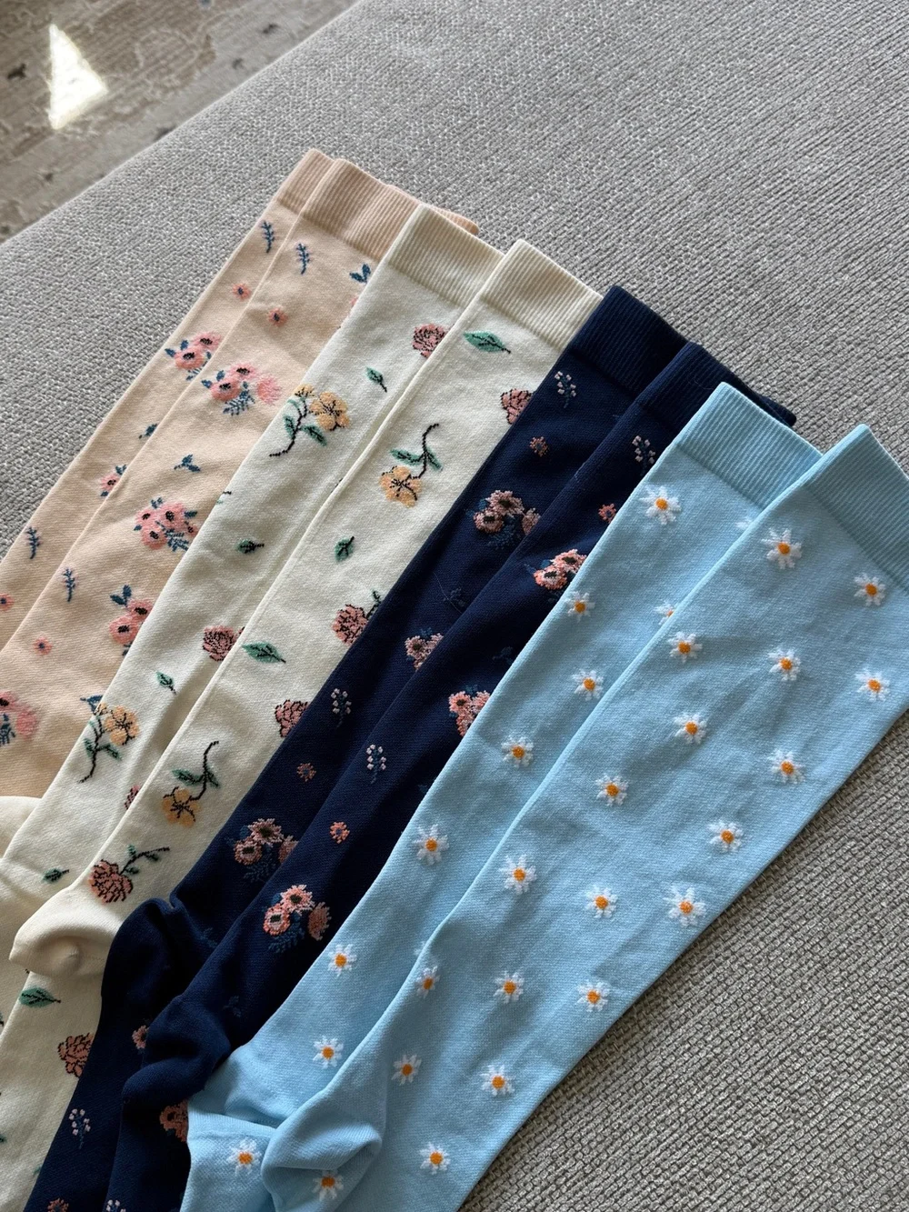 NEW 4 Pairs Floral Compression Socks - Light Blue, Navy, Cream, Beige - Picture 3 of 6